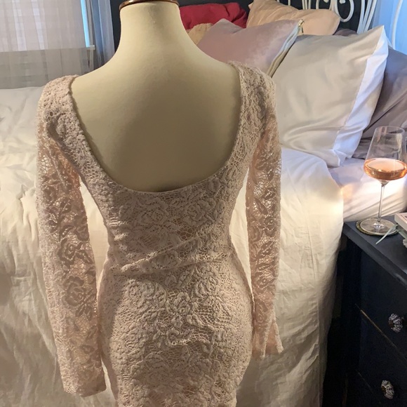 Long sleeve lace dress - Picture 2 of 4